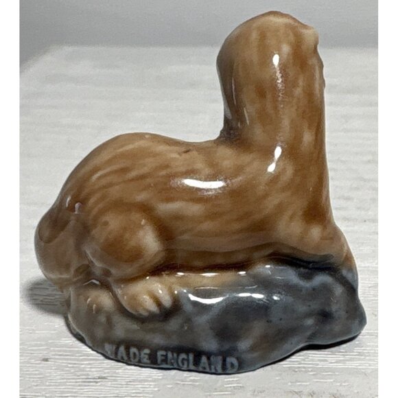 Wade Whimsies Otter Figurine England Brown & Gray Miniature Red Rose Tea - Picture 3 of 5